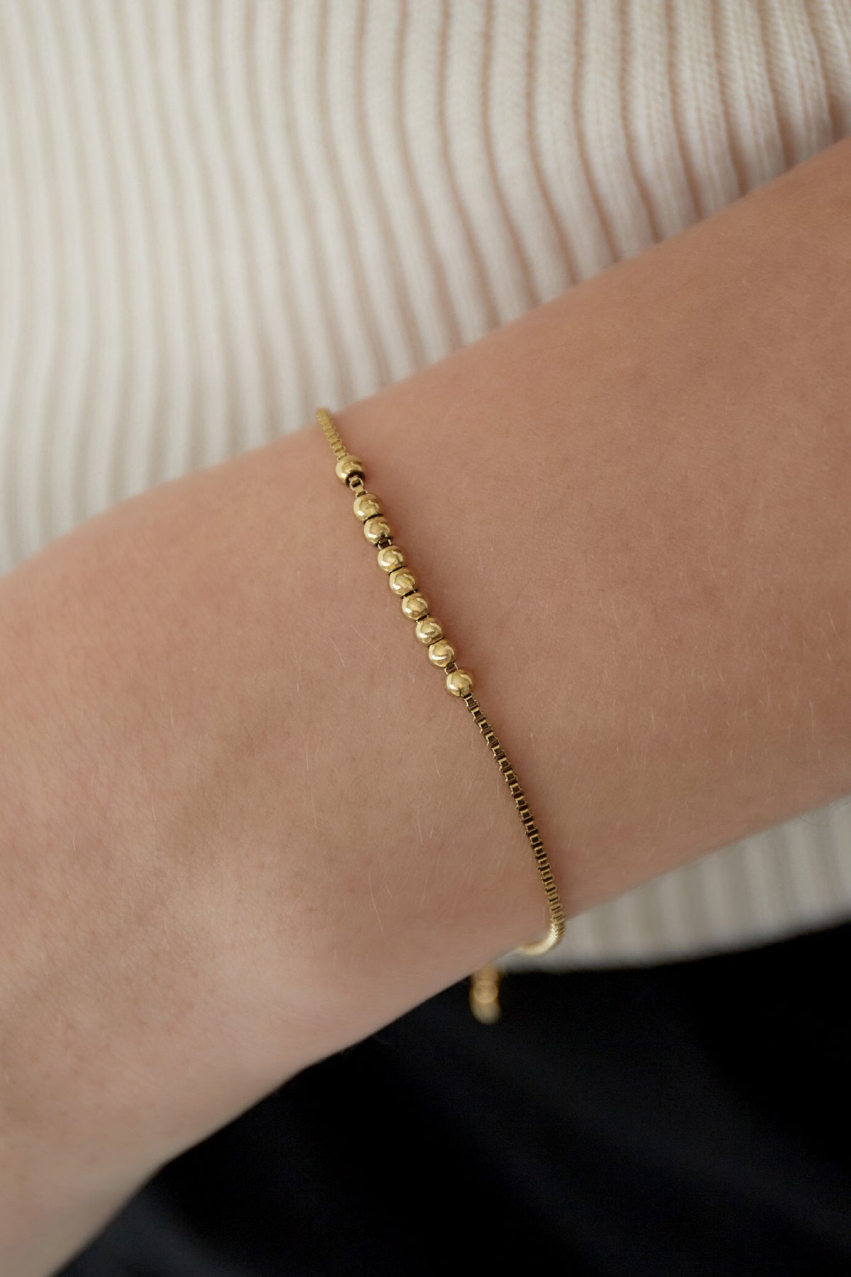 simple bracelet with balls
