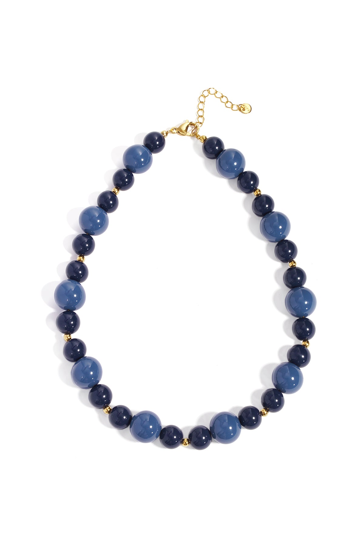 Necklace with beads of different sizes