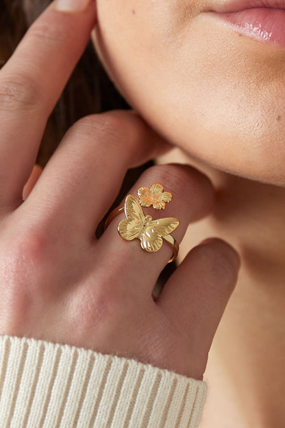 ring butterfly bloom
