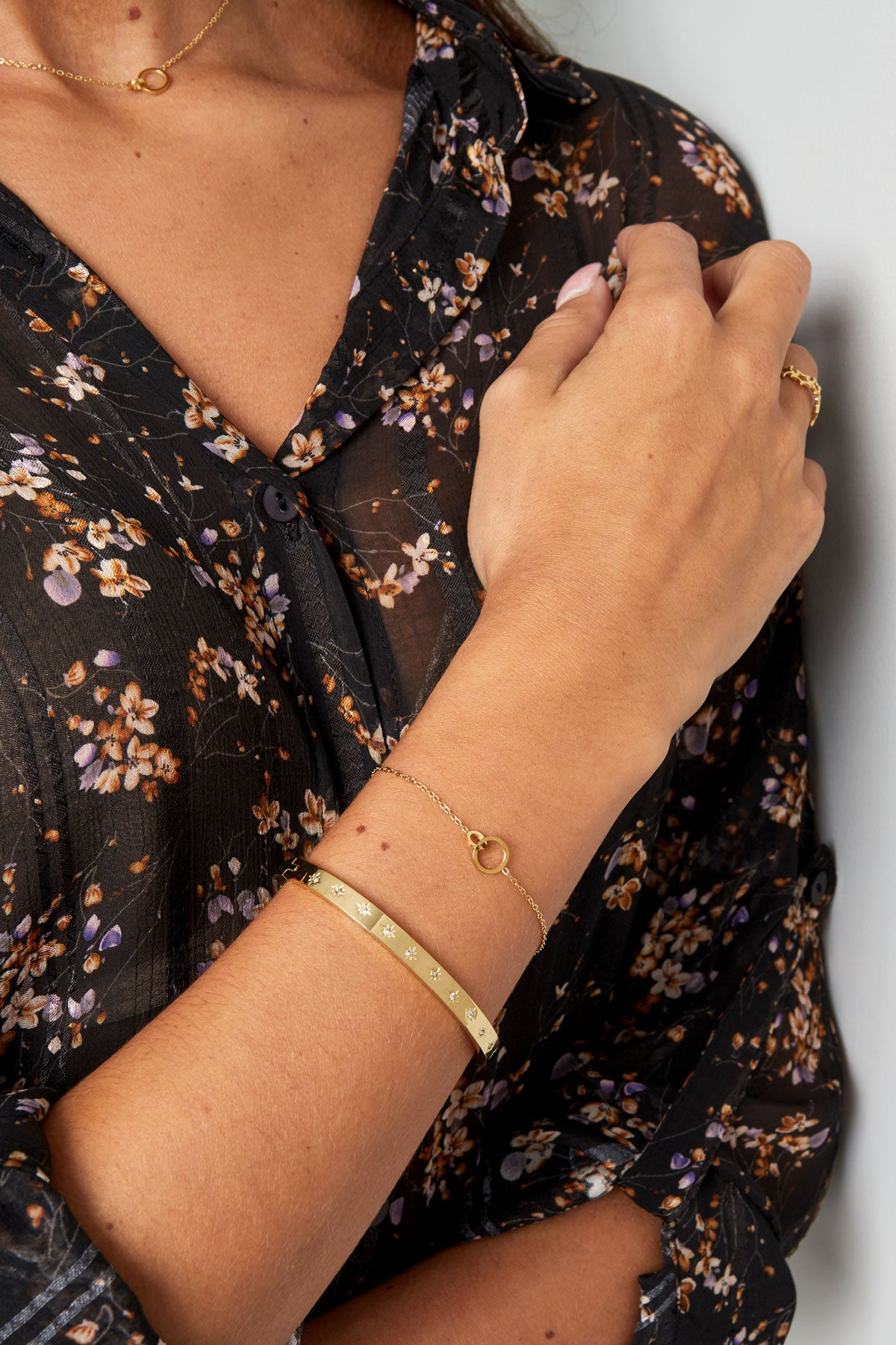 bracelet connected charm
