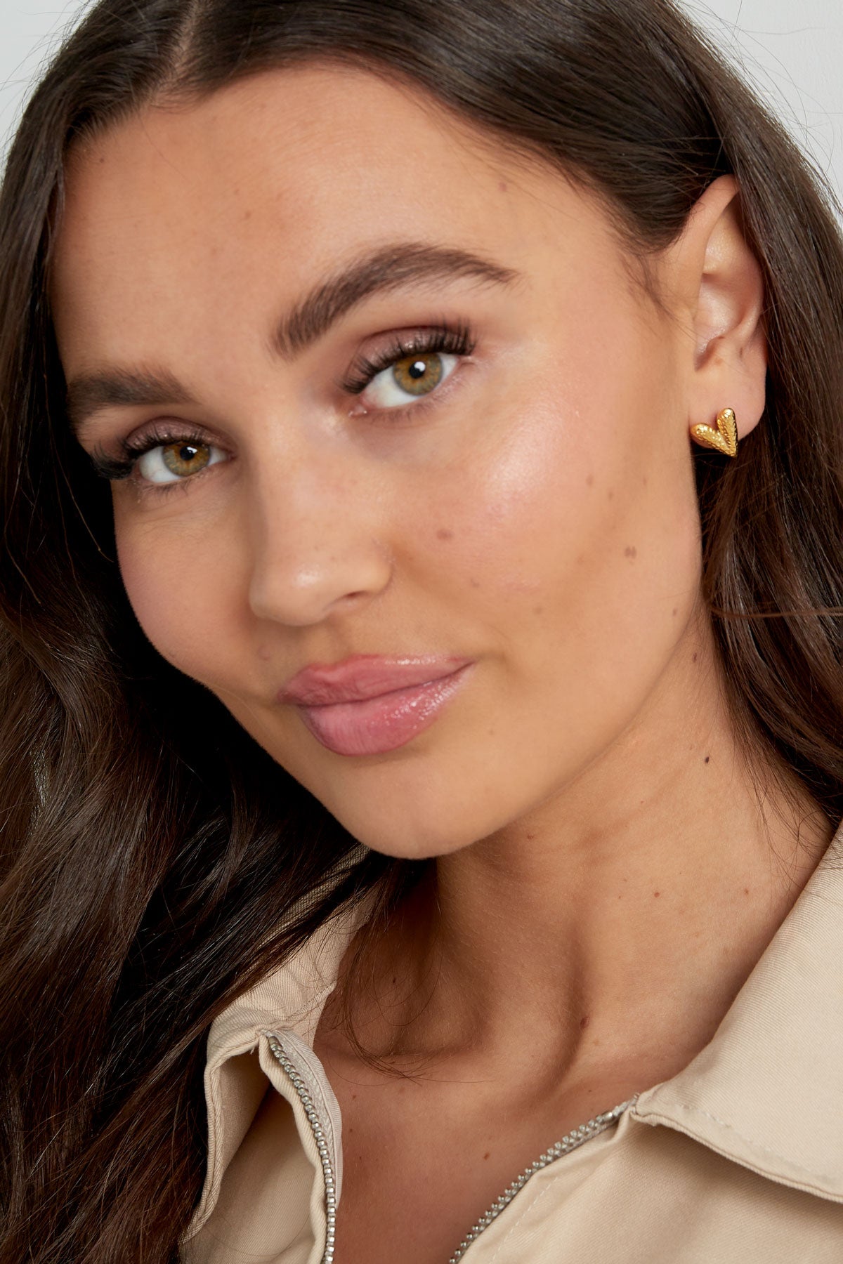 heart stud earrings with structure