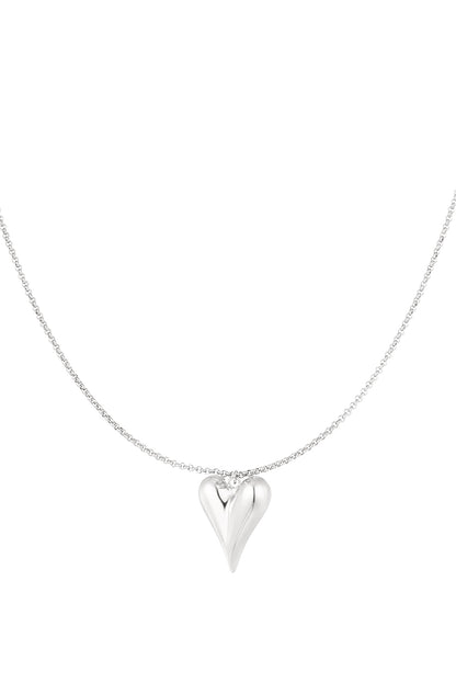 simple necklace with iconic heart medium