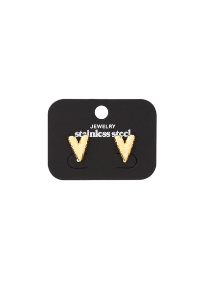heart stud earrings with structure