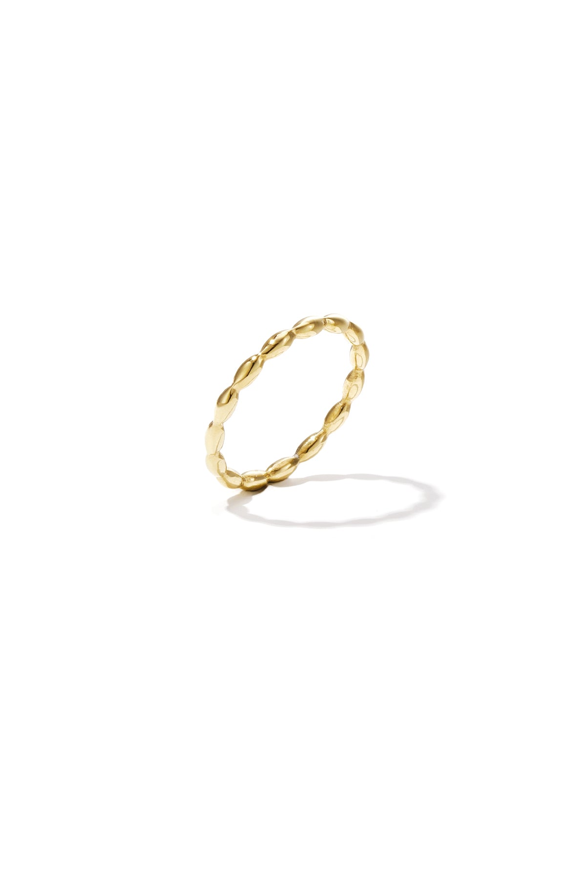 Minimalist ring with bubble effect