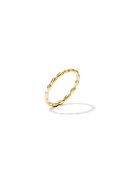 Minimalist ring with bubble effect