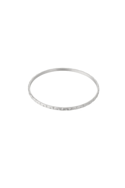 Shiny bangle