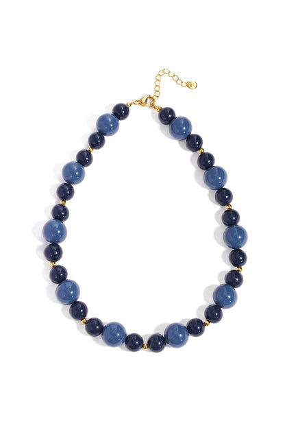Necklace with beads of different sizes