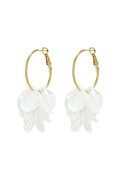 Hoop earrings with mother-of-pearl leaves