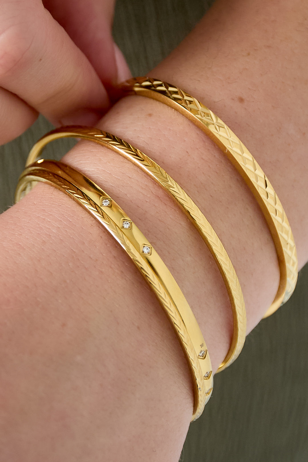Simple mini diamond bangle
