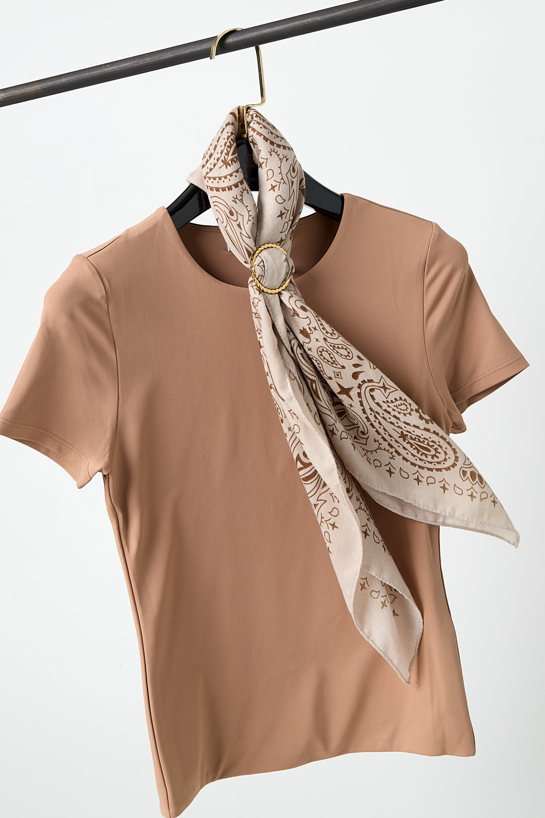Scarf clip with twisted detail